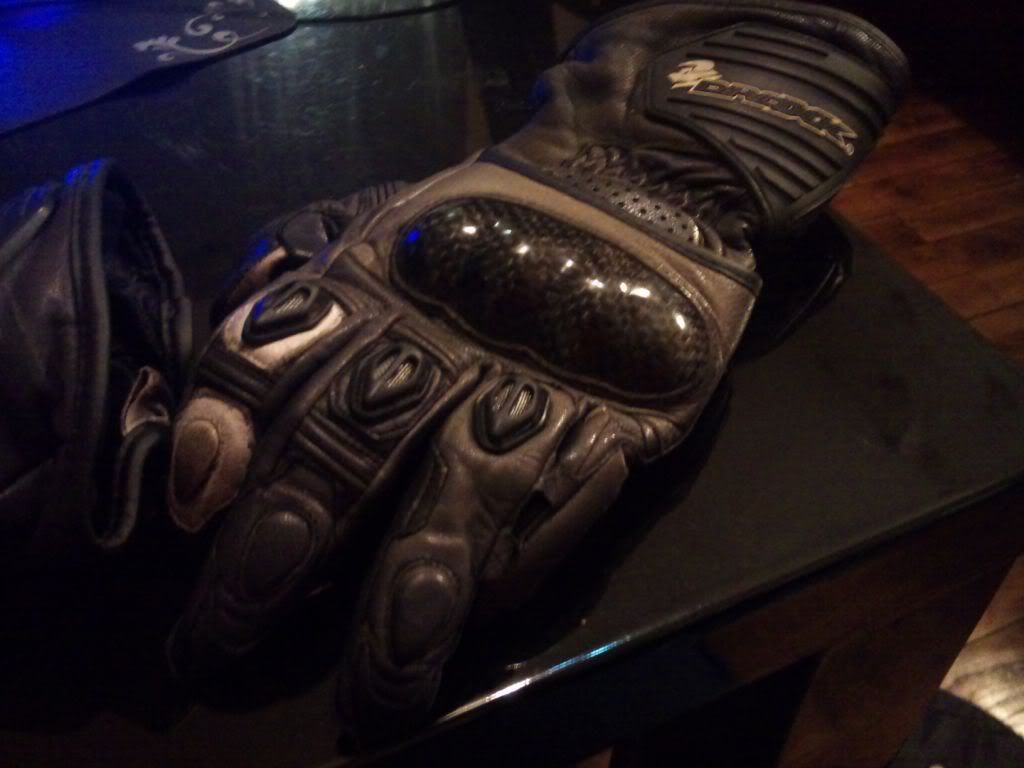 glove2.jpg