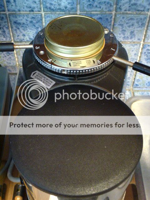 i1066.photobucket.com/albums/u414/turtle-web/food/coffee/grinders/jolly_lid-1_zpsec85cfdc.jpg